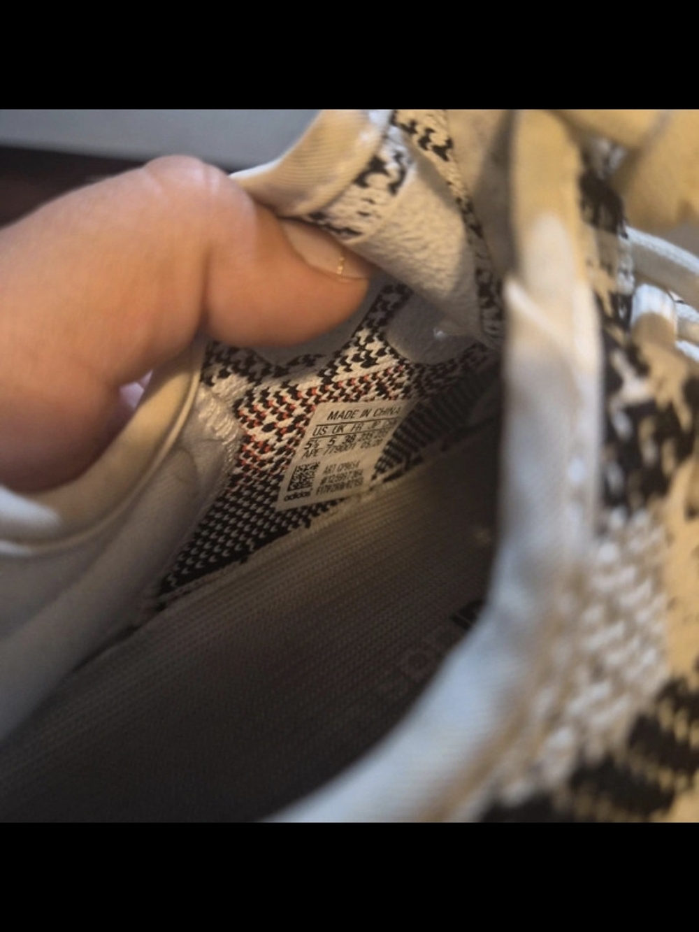 Yeezy Athletic Sneakers in White and Black - Picture 4 of 4